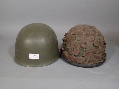 Lot de 2 casques mod F1, complet. BE