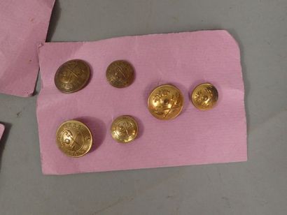 Ensemble de boutons militaires, pompiers,...