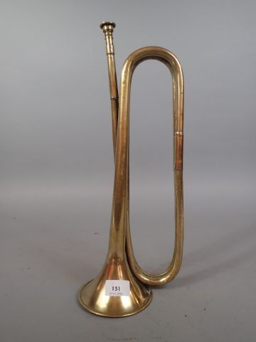 Trompette en laiton. Longueur 41 cm. Petits...