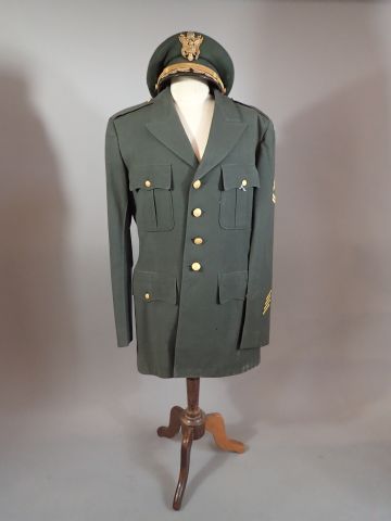 USA- Lot d’uniformes : veste d’officier Army,...