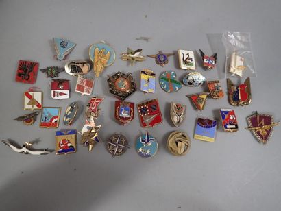 35 insignes de l’Armée de L’Air. Acciden...