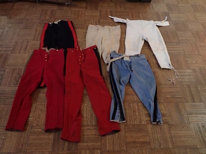 Lot de 4 pantalons ou culotte d’uniforme...