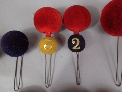 Lot de 10 pompons pour shako, certains double,...