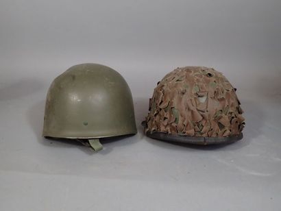 Lot de 2 casques mod F1, complet. BE