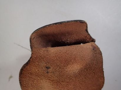 Petit étui en cuir noir pour pistolet type...
