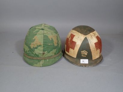 Lot : 1 Casque US, M1 avec insigne d’infirmier...
