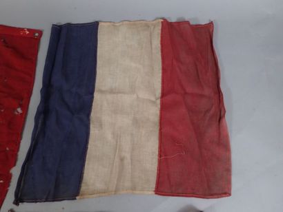 Lot : Fanion Tricolore molletonné à bordures...