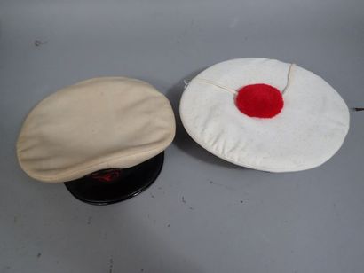 Lot composé d’une casquette de marine, fabrication...