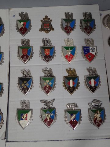 Lot d’insignes du Train, présentés sur 11...