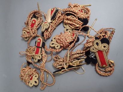 Lot d’épaulettes et d’aiguillettes de la...
