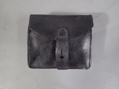 Lot comprenant une paire de sabot, 2 abreuvoirs...