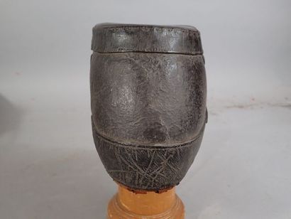 Shako en cuir, visière carrée, intérieur...