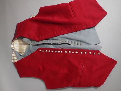 Lot d’uniformes français. Uniforme d’adjudant-chef...
