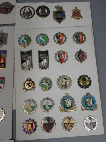 Lot d’insignes du Train, présentés sur 11...