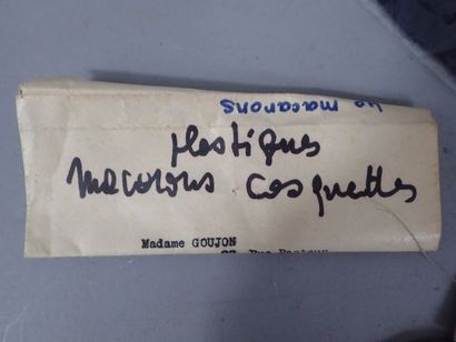 Lot de d’écussons, d’insignes divers en passementerie...