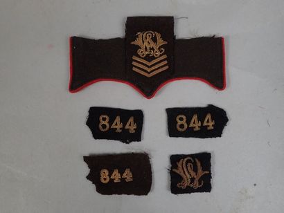 Ensemble d’insignes et de pattes de collet...