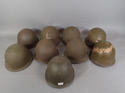 9 coques de casque modèle 51, en acier peint...