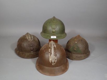 Lot de 4 coques de casque adrian mod 26,...