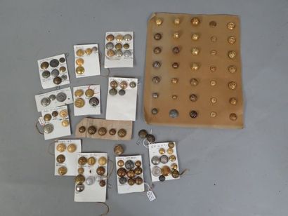 Lot de boutons français d’uniformes civils...