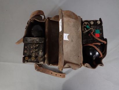 Deux Téléphones de campagne américain EE-8...