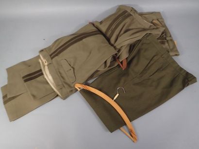 Lot d’uniformes français, tenue de sortie...