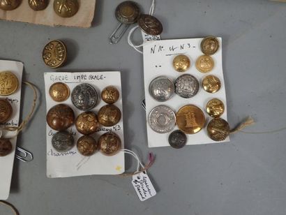 Lot de boutons français d’uniformes civils...