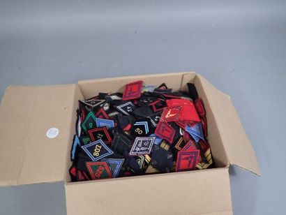 Fort lot de losanges de bras modèle 45. Toutes...