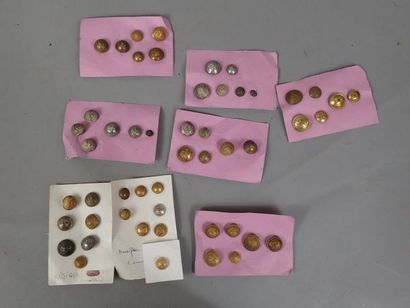 Ensemble de boutons militaires, pompiers,...