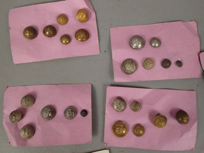 Ensemble de boutons militaires, pompiers,...