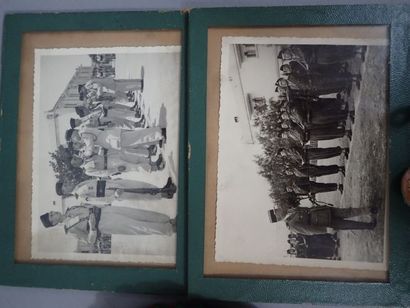 Lot d’insignes militaires en métal ou tissus...