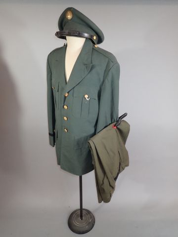 USA- Lot d’uniformes : veste d’officier Army,...