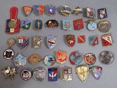 36 insignes de l’Armée de L’Air. Acciden...