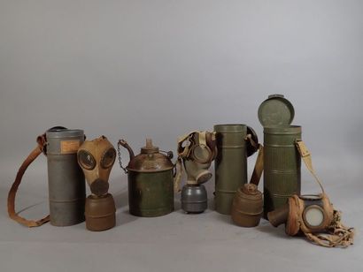 3 masques à gaz de la Défense Passive dans...