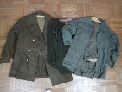 Fort lot d’uniformes français : Armée de...