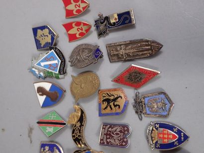 30 insignes Cavalerie : Dragons, Hussards,...