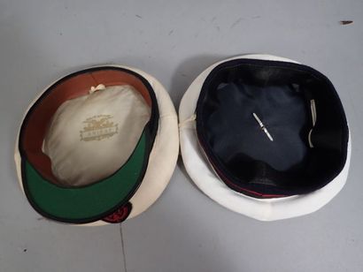 Lot composé d’une casquette de marine, fabrication...