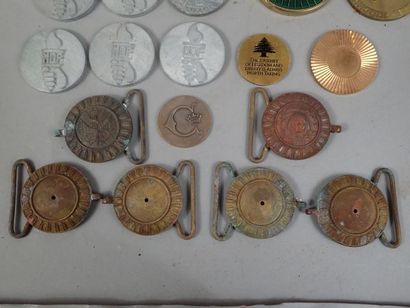 Lot de médailles de table, de fonderie de...