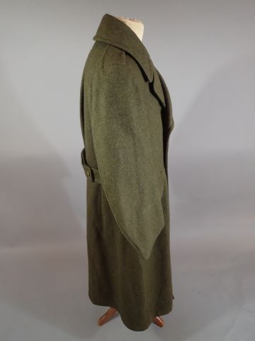 Capote Anglaise, en drap kaki, boutons aux...