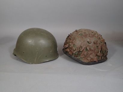 Lot de 2 casques mod F1, complet. BE