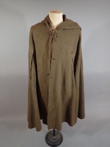 France- Lot d’uniformes : Vareuse de capitaine...