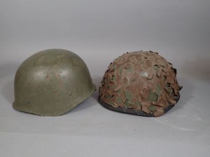 Lot de 2 casques mod F1, complet. BE