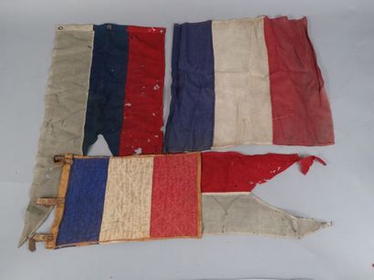 Lot : Fanion Tricolore molletonné à bordures...