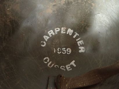 9 coques de casque modèle 51, en acier peint...