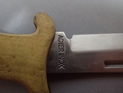 Ensemble de couteaux pliants dont OPINEL...