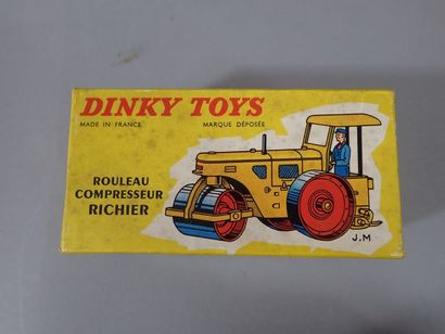 * DINKY TOYS France ref 830 90A Rouleau compresseur...