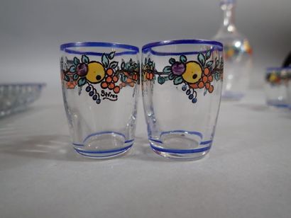SEVRES, plateau à liqueurs en cristal à décors...
