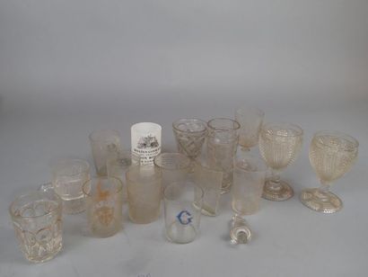 Ensemble de 16 verres dépareillés à eau et...