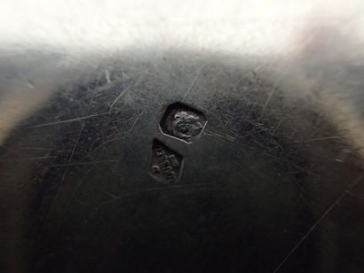 Dessous de bouteille en argent, l’aile à...