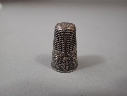 *Souvenir de Lourdes, dé à coudre en argent...