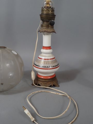 Ensemble de deux lampes à pétrole: une en...